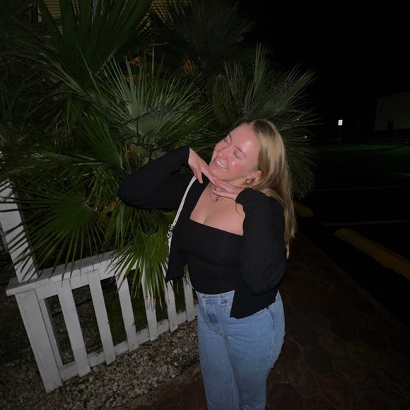 Meet your Posher, Holly - Picture 3 of 4